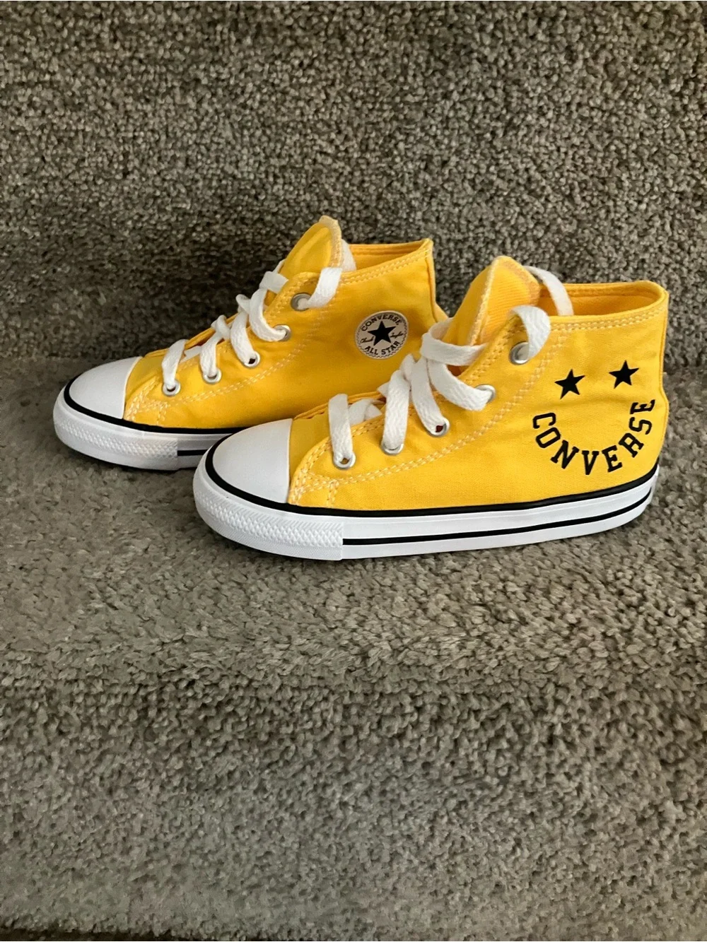 NWOB UNISEX CONVERSE CHUCK TAYLOR ALL STAR “SMILEY” HI TOP SNEAKERS  TODDLER 10